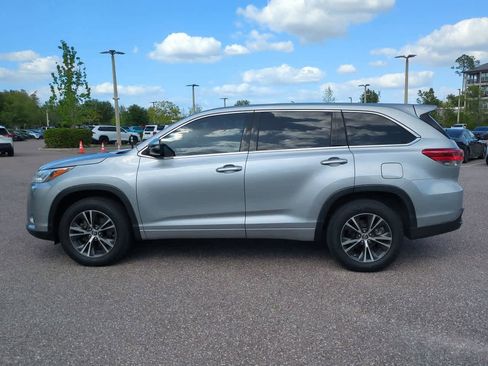 Certified 2018 Toyota Highlander LE FWD image 3