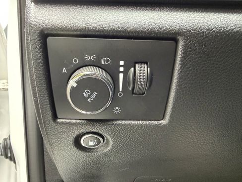 Used 2020 Jeep Grand Cherokee Limited image 25