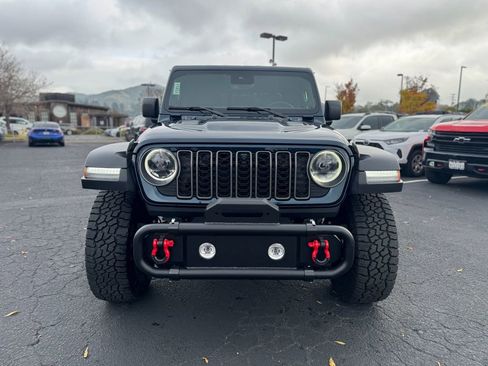 Used 2025 Jeep Gladiator Rubicon w/ Technology Group image 3