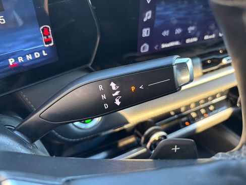 Used 2025 Chevrolet Equinox LT image 41