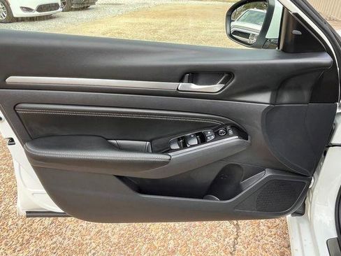 Used 2023 Nissan Altima 2.5 SL FWD image 21