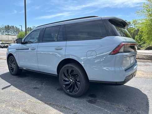New 2026 Lincoln Navigator Reserve w/ Jet Appearance Package AWD/4WD image 7