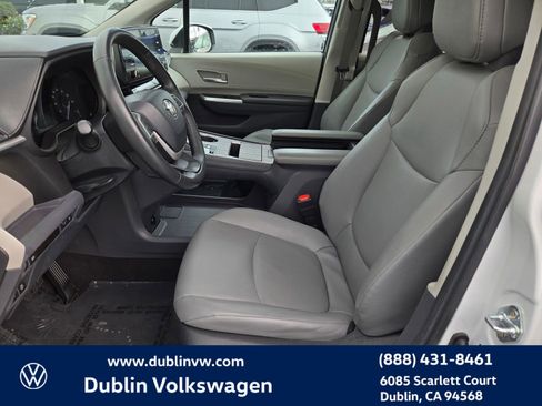 Used 2024 Toyota Sienna XLE image 18