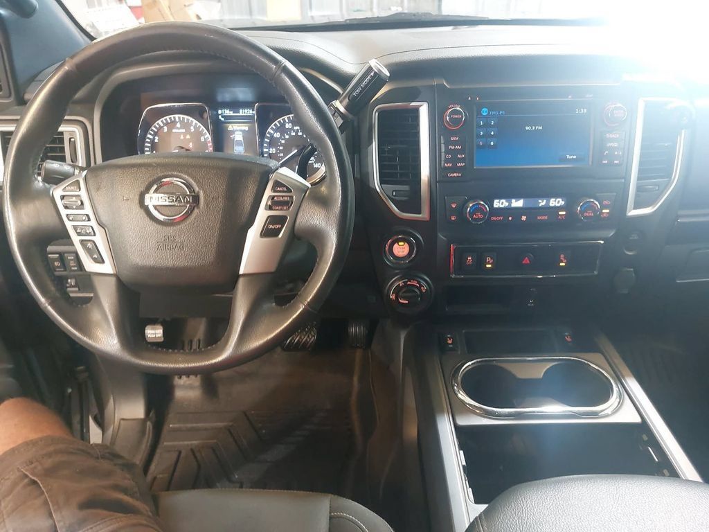 Used 2018 Nissan Titan SV w/ SV Convenience Package AWD/4WD image 16