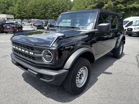 Used 2023 Ford Bronco 4-Door AWD/4WD image 3