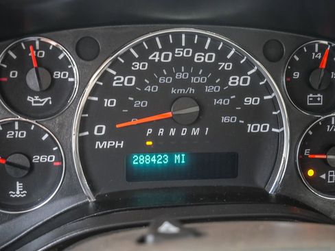 Used 2017 Chevrolet Express 3500 RWD image 17