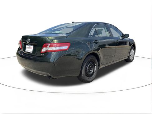 Used 2010 Toyota Camry LE FWD image 3