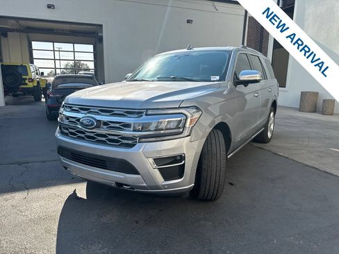 Used 2024 Ford Expedition Platinum AWD/4WD image 3