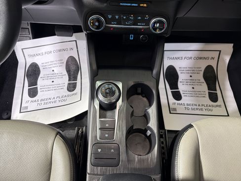 Used 2020 Ford Escape SE image 29