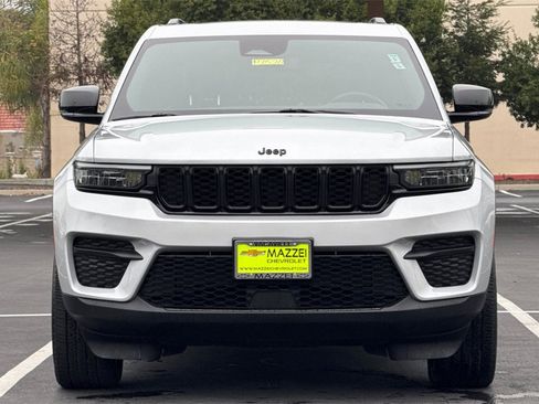 Used 2022 Jeep Grand Cherokee Altitude image 6