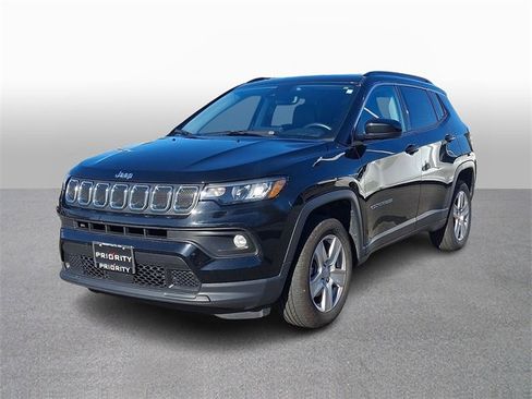 Used 2022 Jeep Compass Latitude image 1