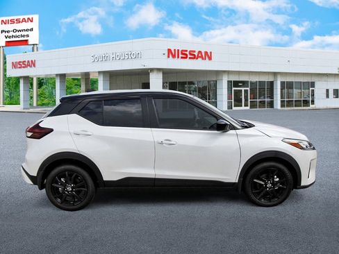 Used 2024 Nissan Kicks SV image 5