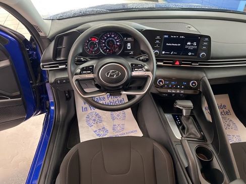 Used 2023 Hyundai Elantra SEL w/ Preferred Accessory Package image 26