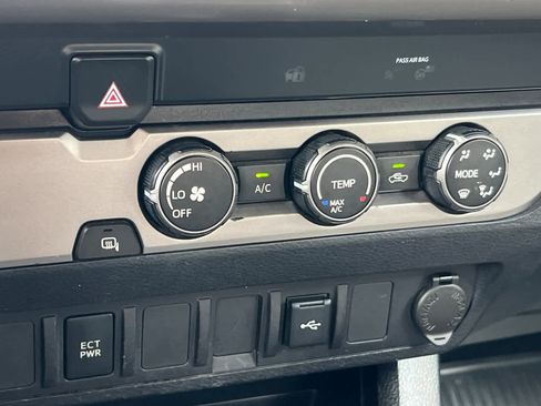 Used 2020 Toyota Tacoma SR5 RWD image 20