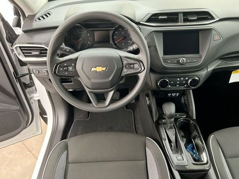 Used 2023 Chevrolet TrailBlazer LT FWD image 19