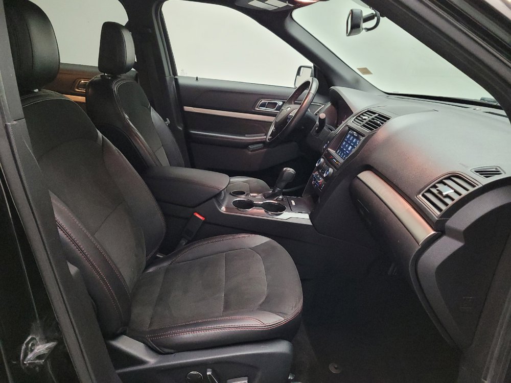 Used 2018 Ford Explorer XLT w/ Equipment Group 202A FWD image 21