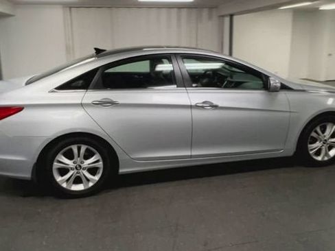 Used 2013 Hyundai Sonata Limited w/ Premium Pkg FWD image 9
