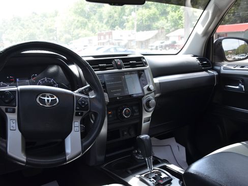 Used 2021 Toyota 4Runner SR5 Premium w/ Moonroof Package AWD/4WD image 43