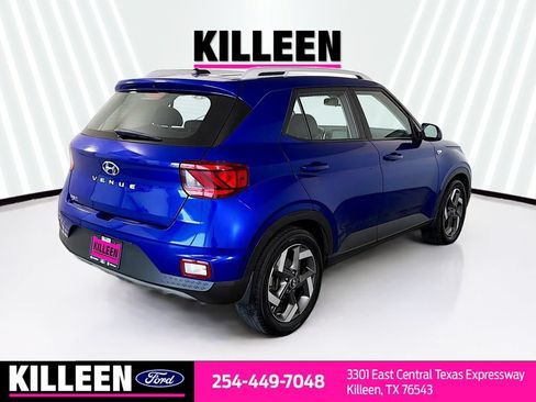 Used 2023 Hyundai Venue SEL FWD image 9