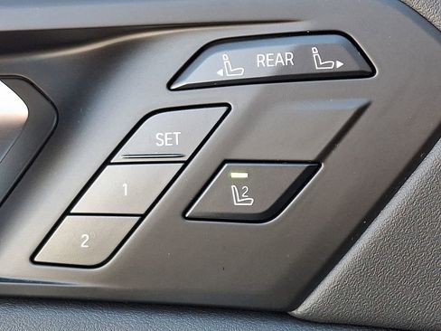 Used 2025 BMW X7 xDrive40i w/ Premium Package image 27