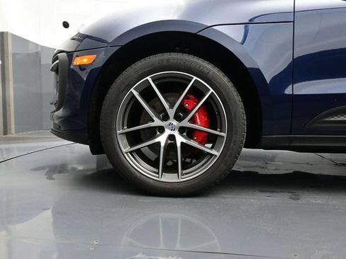 Certified 2023 Porsche Macan S AWD/4WD image 6