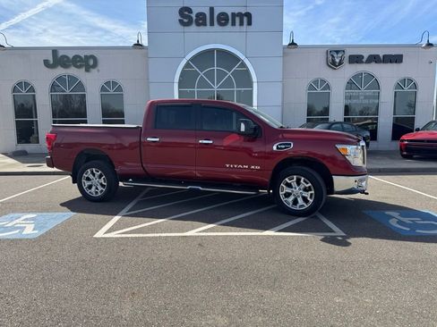 Used 2017 Nissan Titan SV image 1