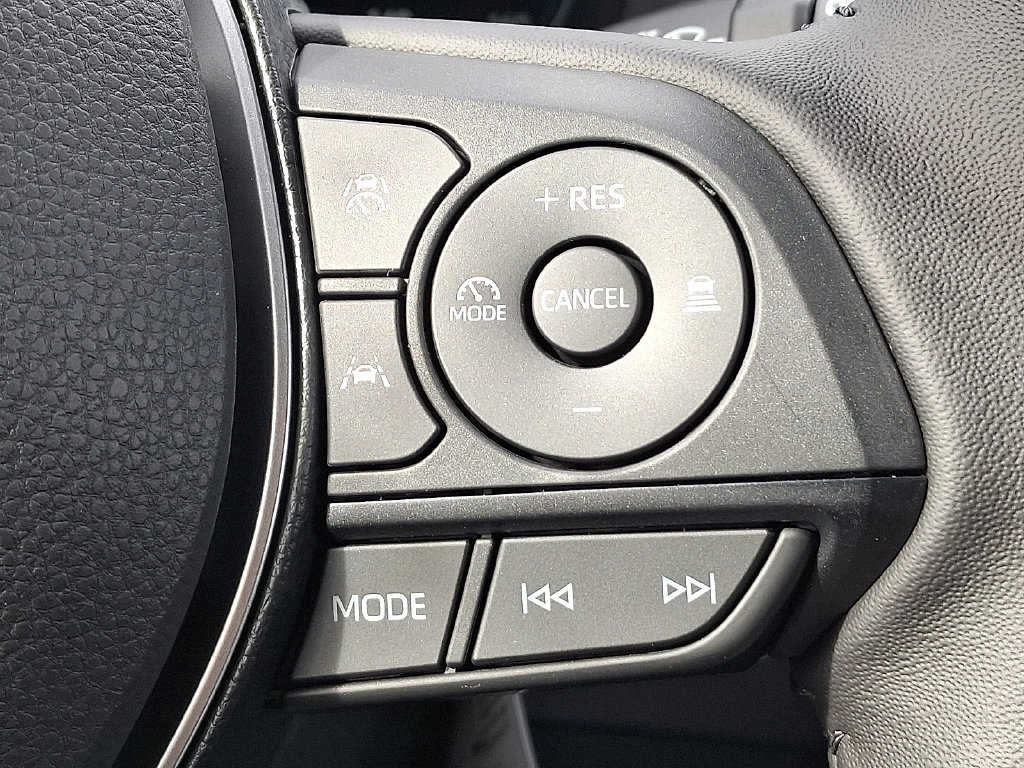 Used 2027 Toyota Corolla XSE FWD image 22