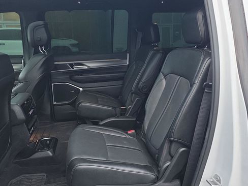 Used 2024 Jeep Wagoneer Series II w/ Convenience Group I AWD/4WD image 16