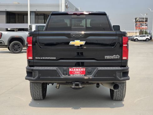 Used 2024 Chevrolet Silverado 2500 High Country w/ High Country Premium Package AWD/4WD image 6