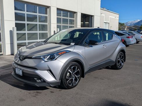 Used 2019 Toyota C-HR Limited FWD image 11
