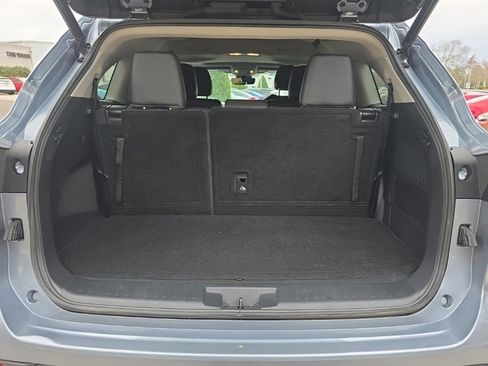 Used 2023 Toyota Highlander XLE image 12