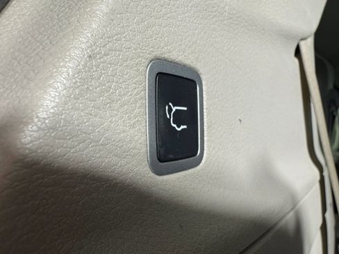 Used 2019 Chrysler Pacifica Touring-L FWD image 28