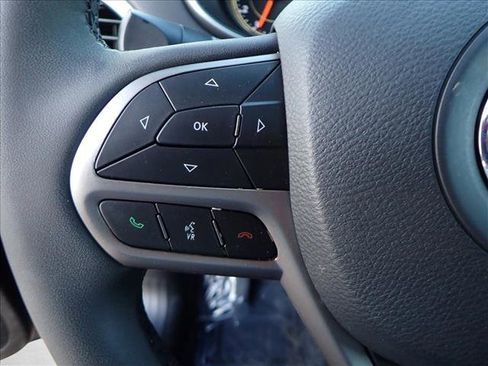 Used 2021 Jeep Cherokee Limited image 16