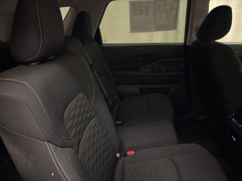 Used 2025 Nissan Pathfinder SV image 23