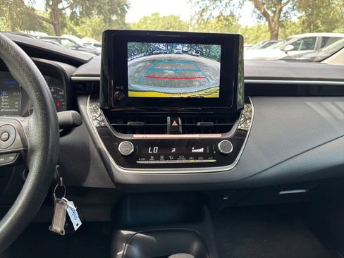 Used 2025 Toyota Corolla LE FWD image 17