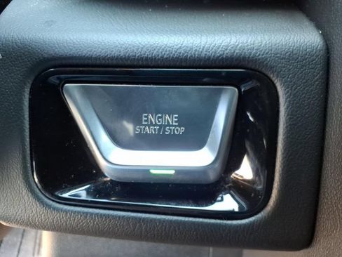Used 2025 GMC Yukon XL Denali RWD image 34