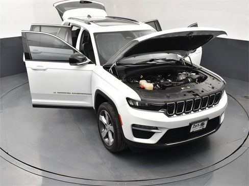 Used 2022 Jeep Grand Cherokee Limited image 25