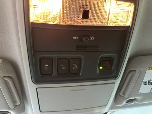 Used 2024 Toyota 4Runner SR5 AWD/4WD image 31