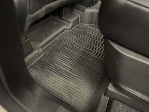 Used 2022 Ford Explorer XLT w/ Equipment Group 202A image 29