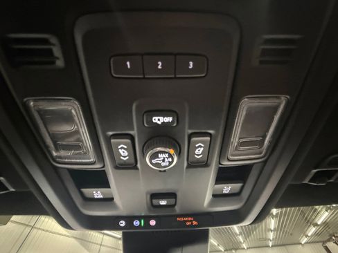 Used 2024 GMC Yukon XL Denali AWD/4WD image 20