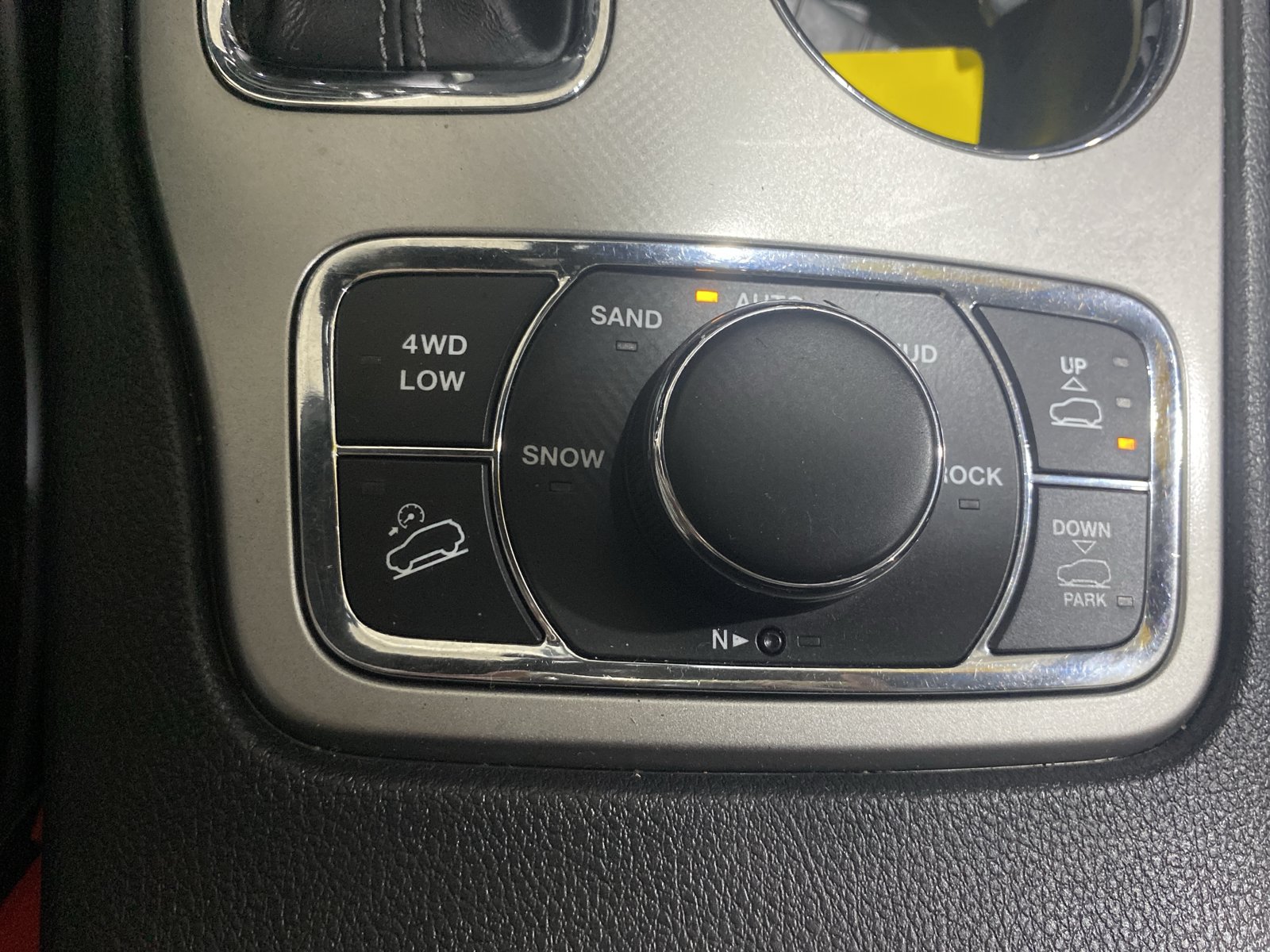 Used 2019 Jeep Grand Cherokee Overland AWD/4WD image 24