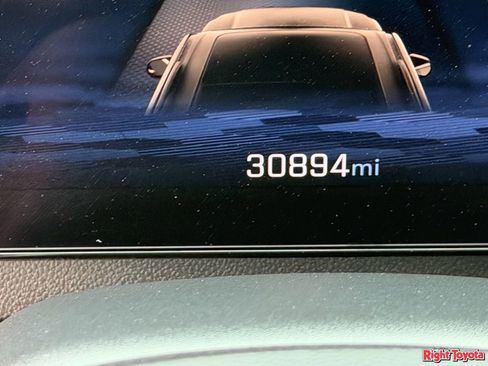 Used 2025 Chevrolet Traverse LT w/ Driver Confidence Package FWD image 38
