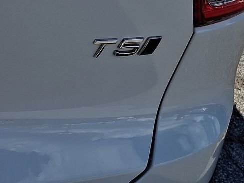 Used 2019 Volvo XC40 T5 Momentum image 32