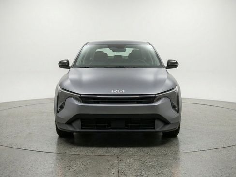 Used 2025 Kia K4 FWD image 2