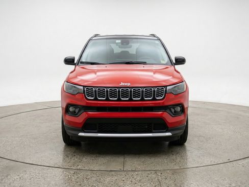 Used 2025 Jeep Compass Limited image 2