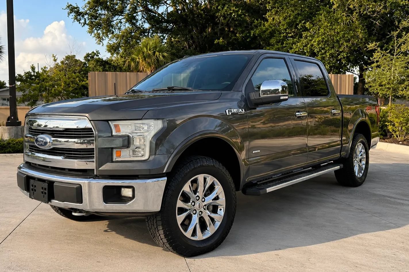 Used 2015 Ford F150 Lariat w/ Equipment Group 502A Luxury AWD/4WD image 4