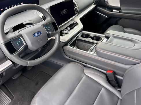 Used 2025 Ford Expedition Max Active image 9