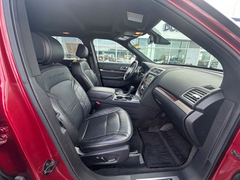 Used 2017 Ford Explorer Platinum image 11