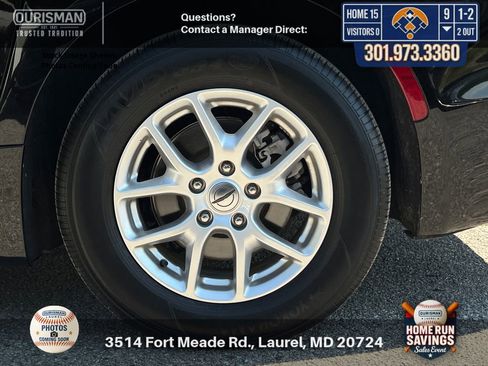 Used 2024 Chrysler Pacifica Touring-L FWD image 5