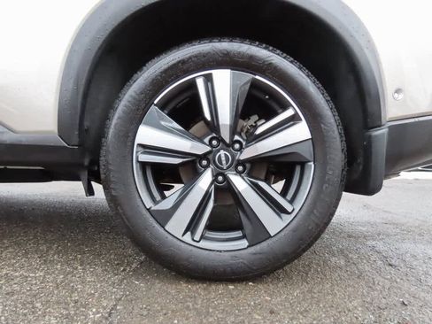 Used 2025 Nissan Rogue SL image 9